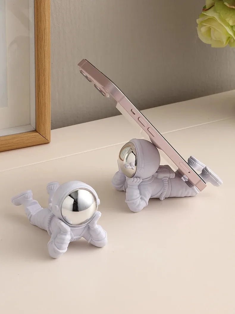 Desktop Astronaut Ornaments, Spaceman Ornaments, Desktop Phone Holder, Home Decoration, Astronaut Statue, Office Decoration - luvmoose