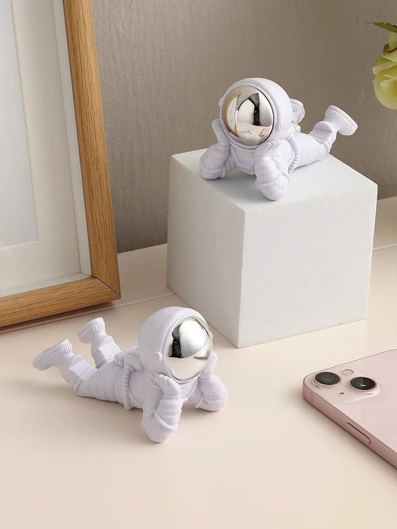 Desktop Astronaut Ornaments, Spaceman Ornaments, Desktop Phone Holder, Home Decoration, Astronaut Statue, Office Decoration - luvmoose