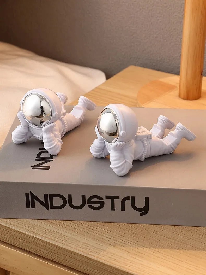 Desktop Astronaut Ornaments, Spaceman Ornaments, Desktop Phone Holder, Home Decoration, Astronaut Statue, Office Decoration - luvmoose